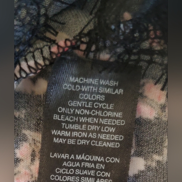 White House Black Market  Floral Black Sleeveless Halter With Lace Detail Size M - Picture 6 of 9